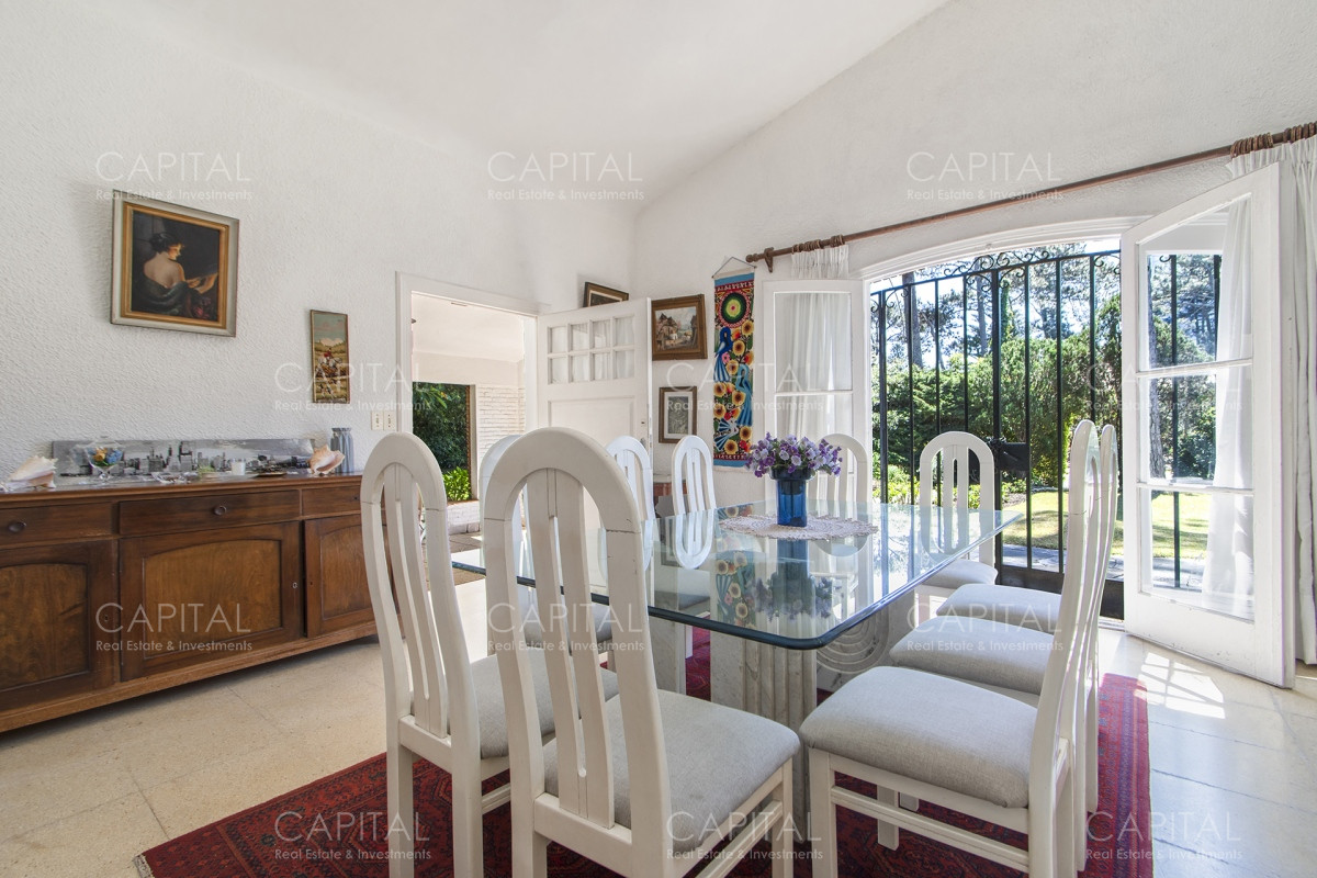 Casa ID.35154 - Casa en Venta en Playa Mansa con más de 3000 m2 de parque.