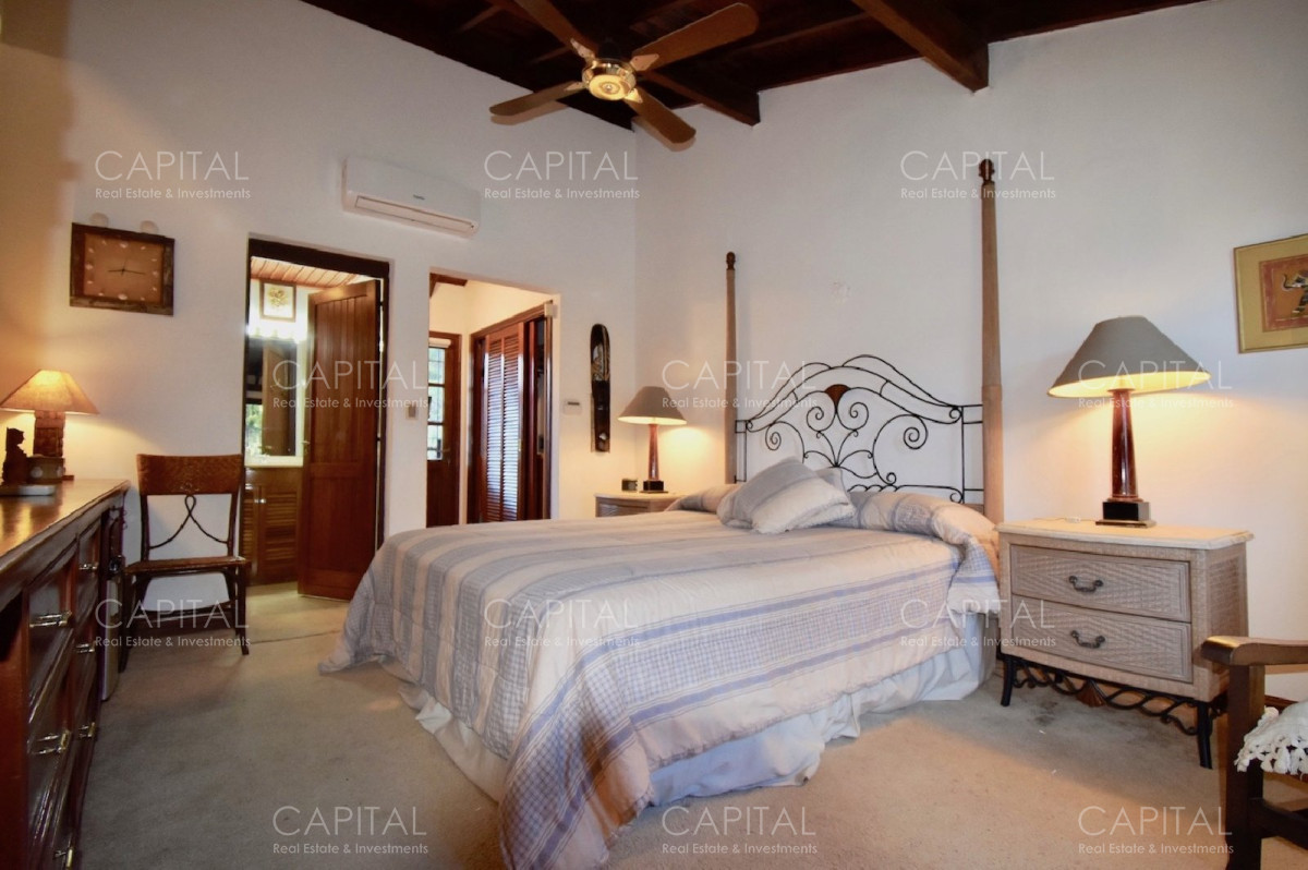 Casa ID.24811 - Casa en Playa Mansa de Cuatro Dormitorios en Venta Punta del Este