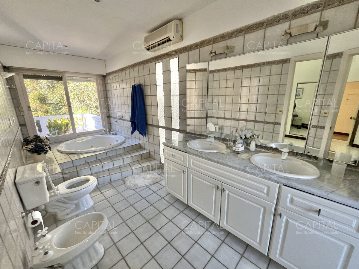 Casa ID.34561 - Casa en Venta Cuatro Dormitorios en Cantegril, Punta Del Este 