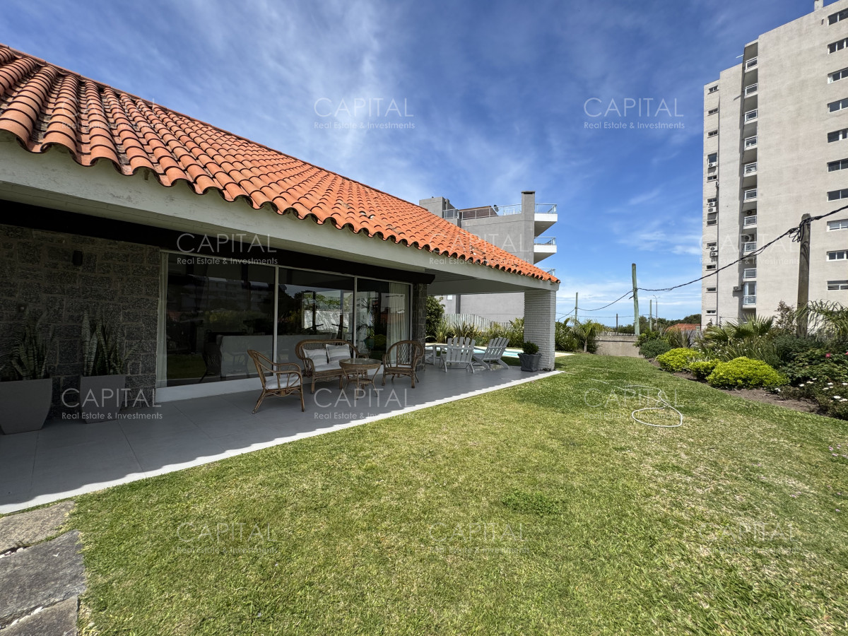 Casa de Cinco Dormitorios en Playa Mansa, photo 3