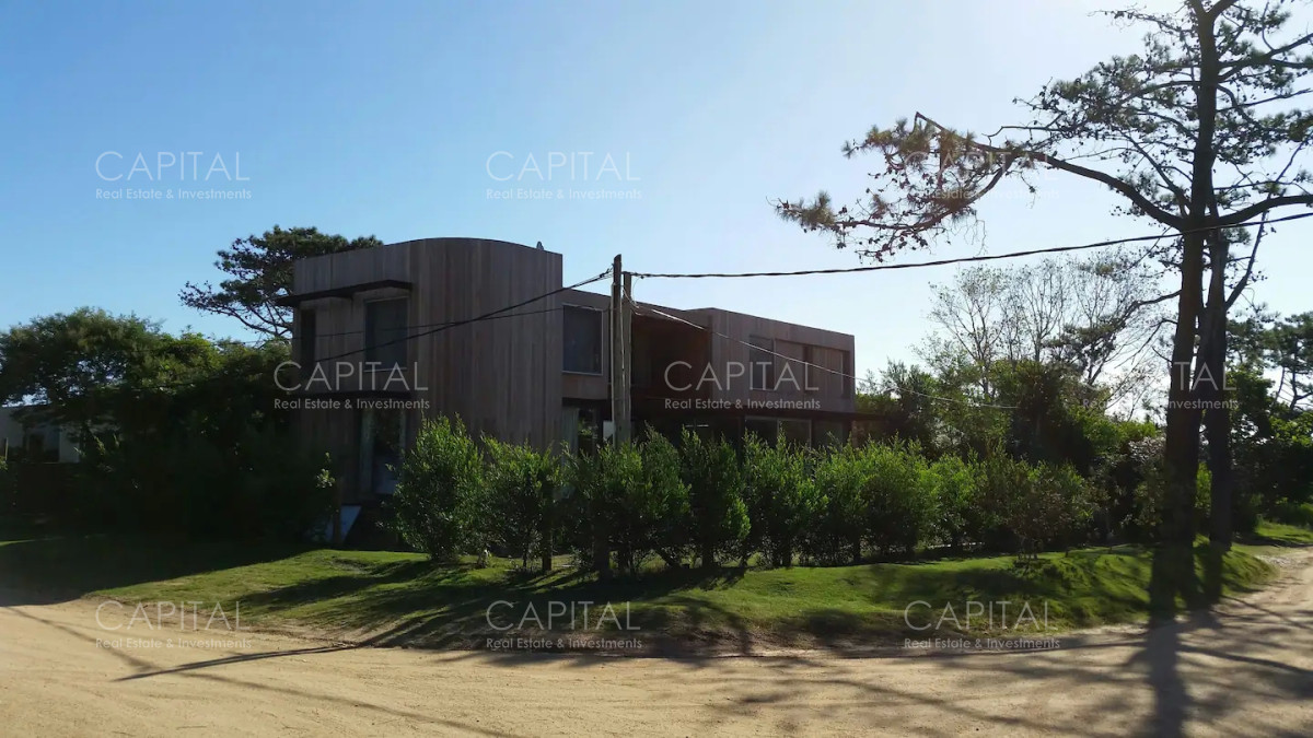 Casa ID.33628 - Casa de cuatro dormitorios mas dependencia en alquiler, La Barra