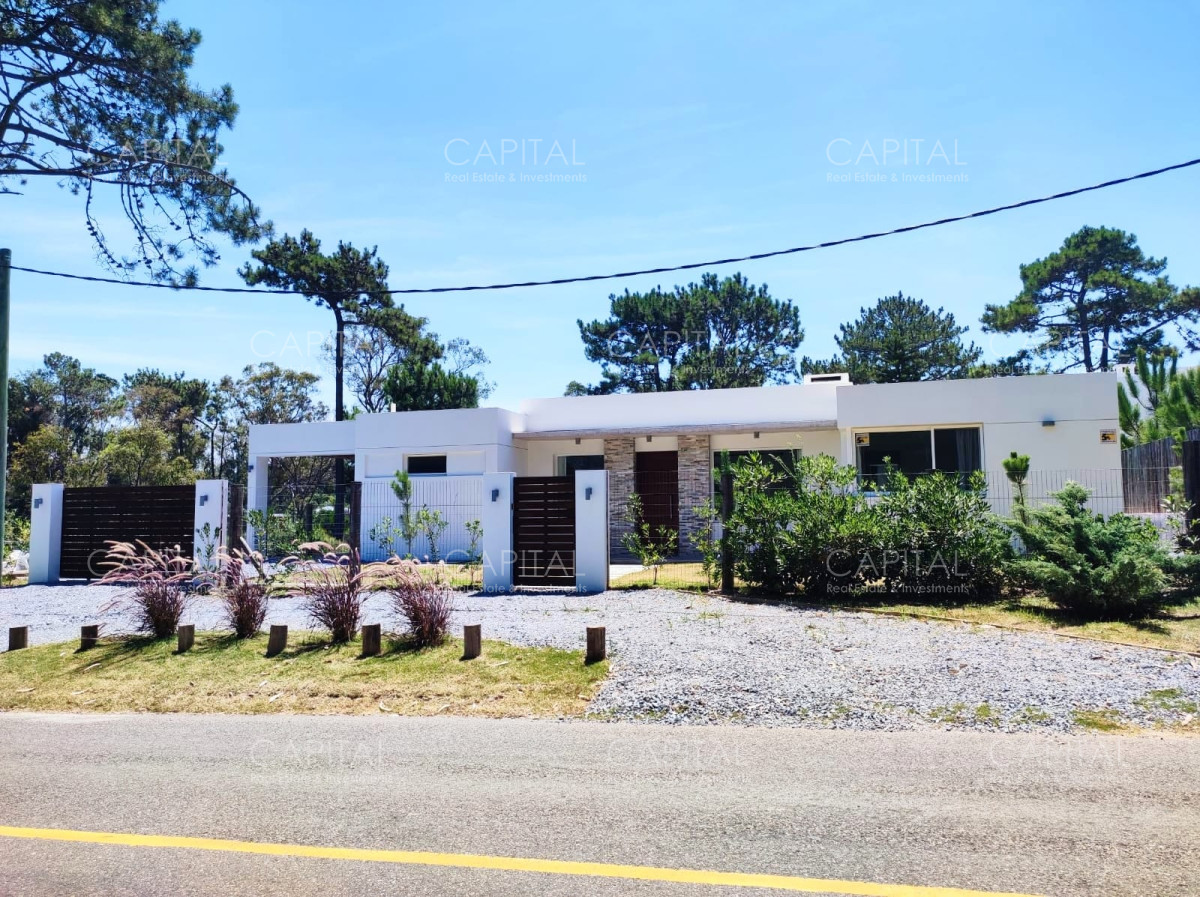 Casa ID.36509 - Casa en venta en La Barra con piscina y parrillero 