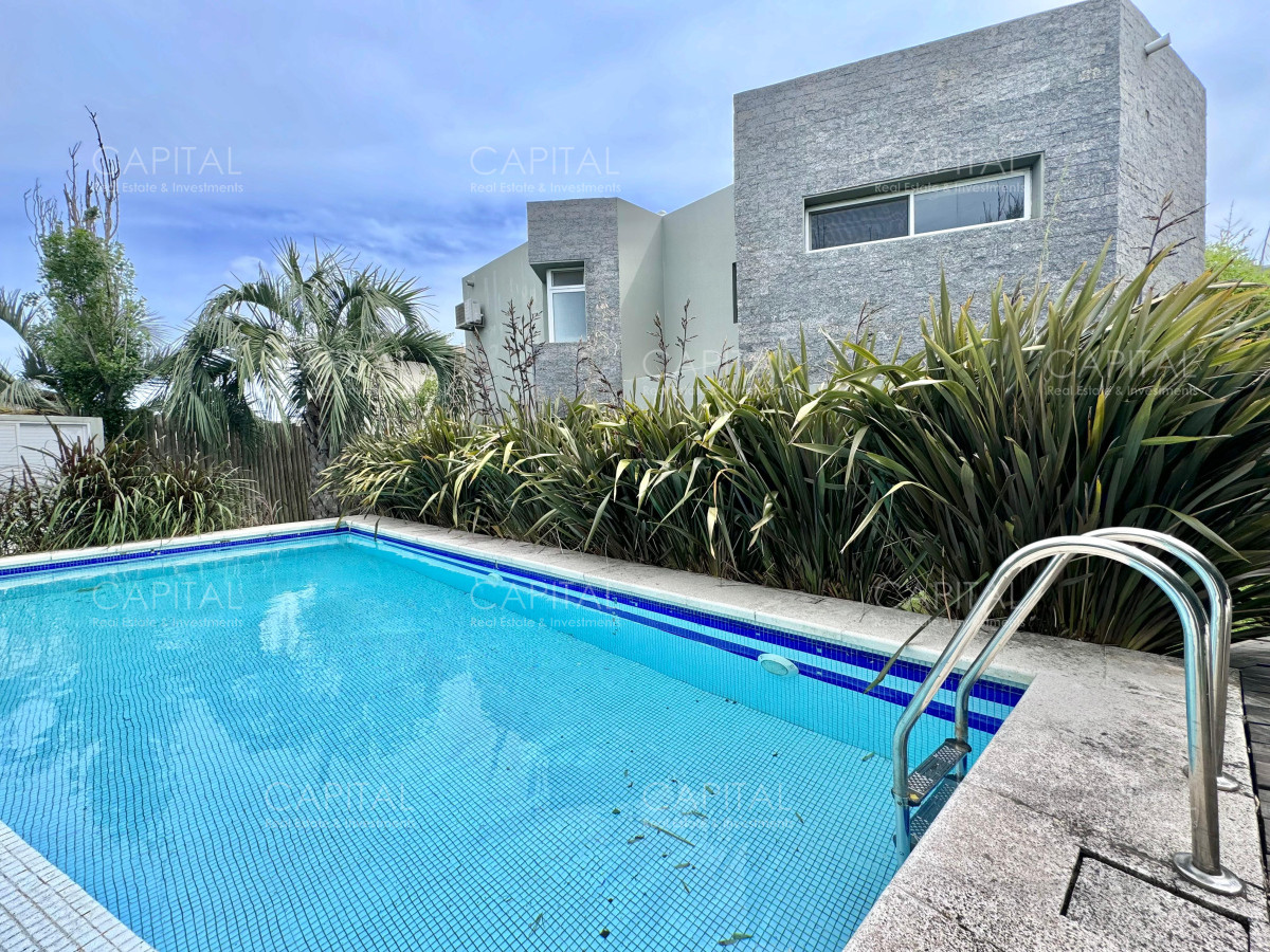 Excelente casa con gran vista en Manantiales