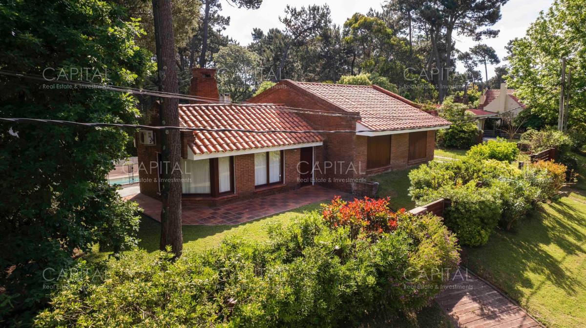 Casa ID.37788 - Casa de tres dormitorios y servicio en Venta en Pinares