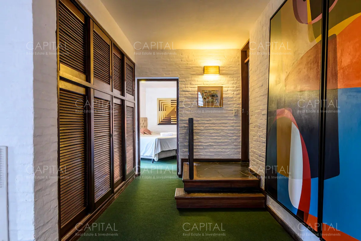 Casa ID.33629 - Casa de seis dormitorios en primera linea frente al mar en Península de Punta del Este