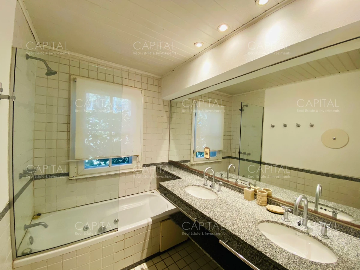 Casa ID.28358 - Casa en Venta Barrio Laguna Blanca Punta del Este Cuatro Dormitorios