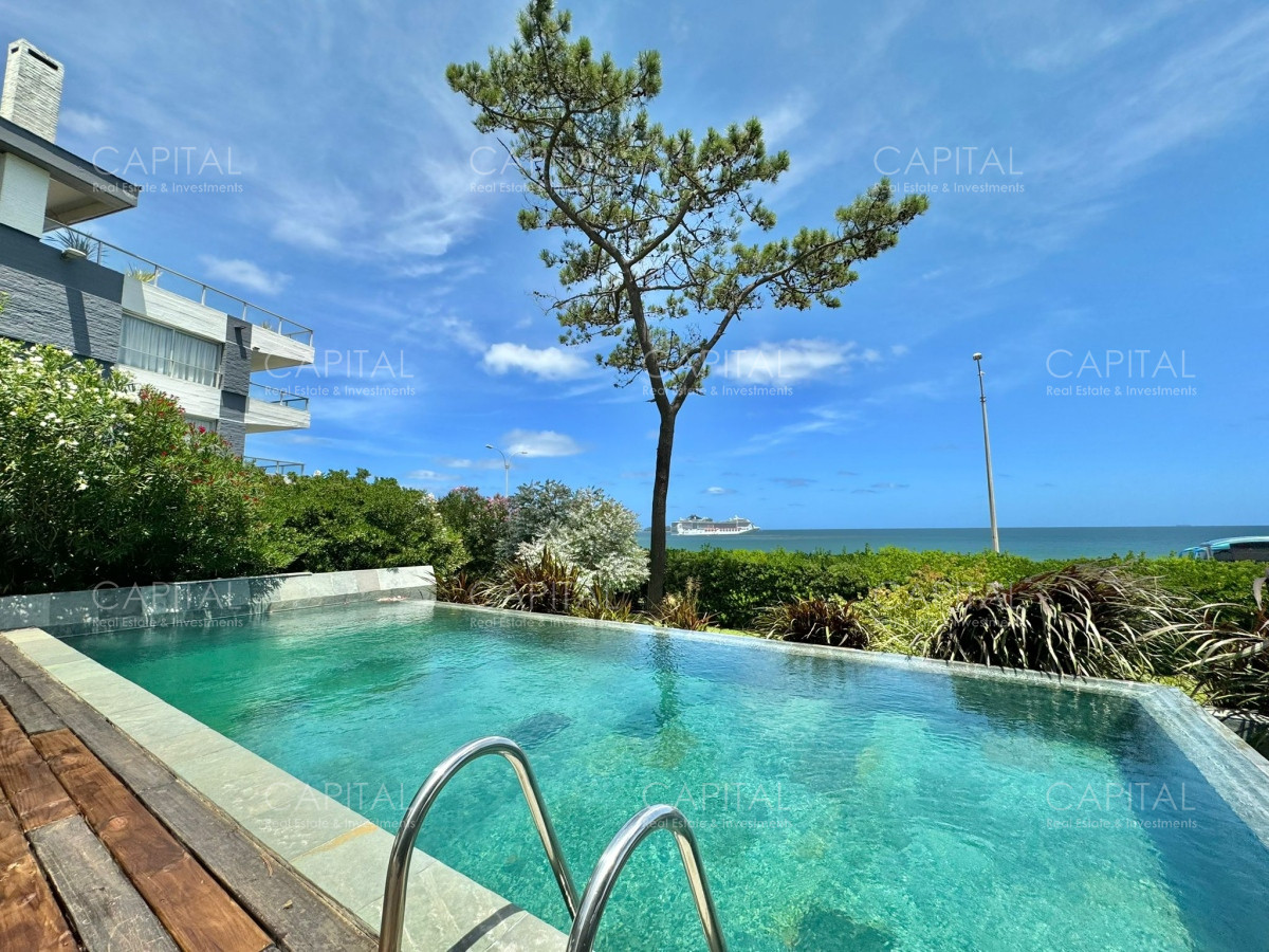 Casa ID.30729 - Casa en Venta Playa Mansa Frente al Mar Cuatro Dormitorios