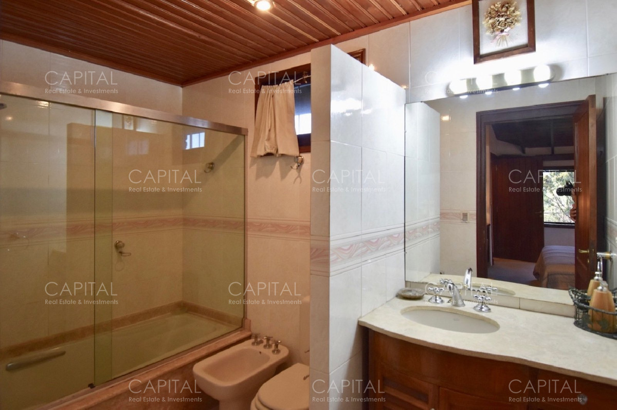 Casa ID.24811 - Casa en Playa Mansa de Cuatro Dormitorios en Venta Punta del Este