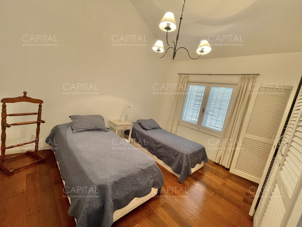 Casa ID.39115 - Casa en Venta de Cuatro Dormitorios  en Lugano 