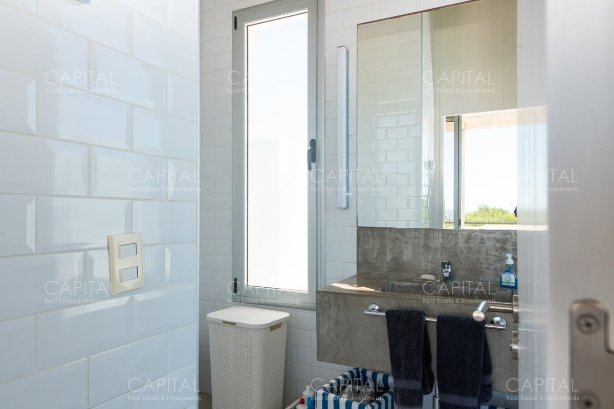 Casa ID.34500 - Casa en Venta De  Cuatro Dormitorios mas Dependencia en Jose Ignacio 