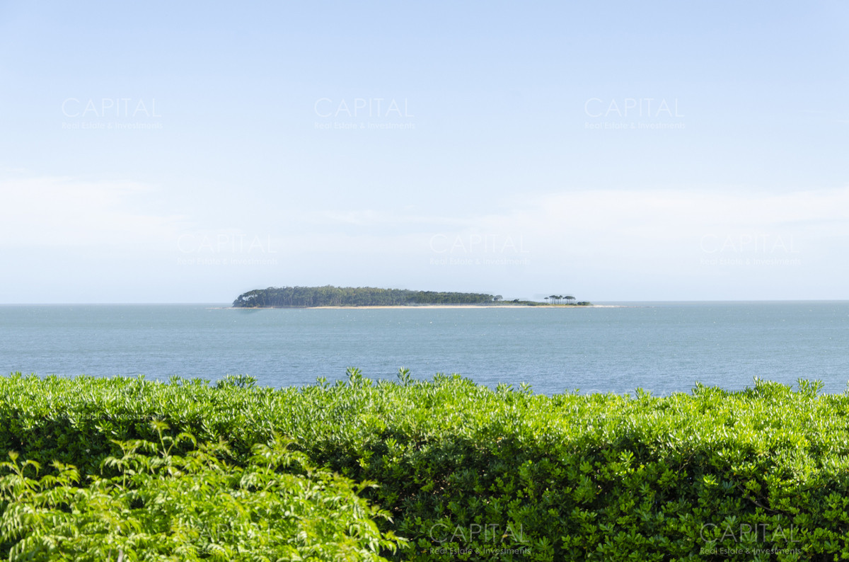 Casa ID.30729 - Casa en Venta Playa Mansa Frente al Mar Cuatro Dormitorios