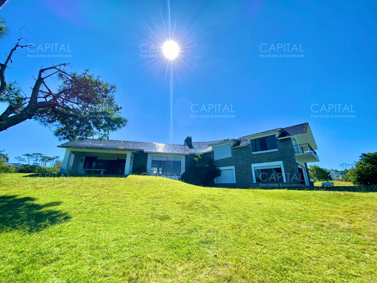 Casa ID.32579 - Casa Frente Al Mar Punta del Este en Venta