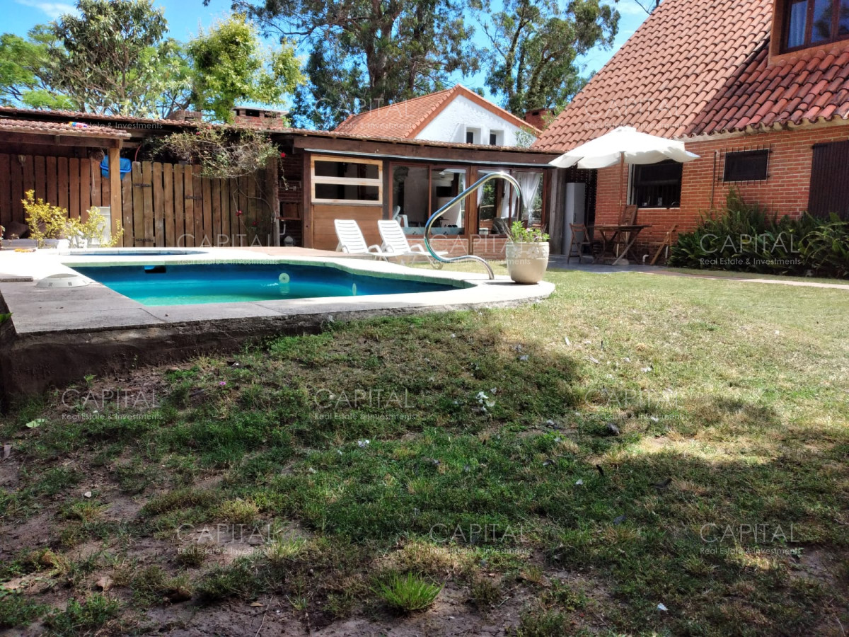 Casa ID.24979 - Casa de 4 dormitorios en alquiler en Playa Mansa