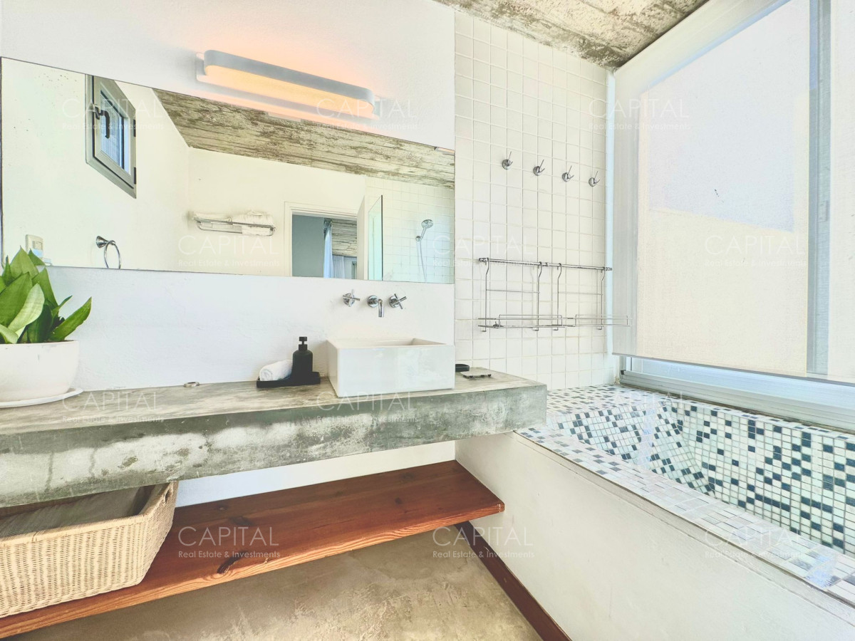 Casa ID.36175 - Casa en Venta en Pueblo de José Ignacio Cuatro Dormitorios y Dependencia