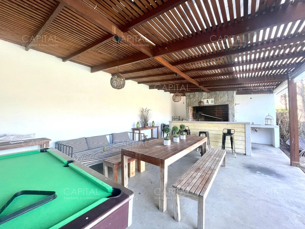 Casa ID.36678 - Casa en Venta de 3 Dormitorios y Servicio en Playa Mansa