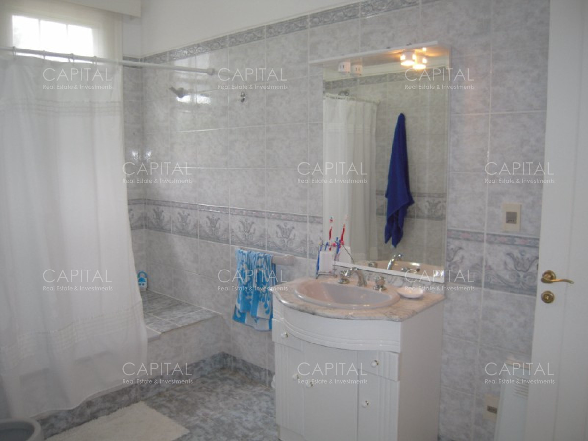 Casa ID.34561 - Casa en Venta Cuatro Dormitorios en Cantegril, Punta Del Este 