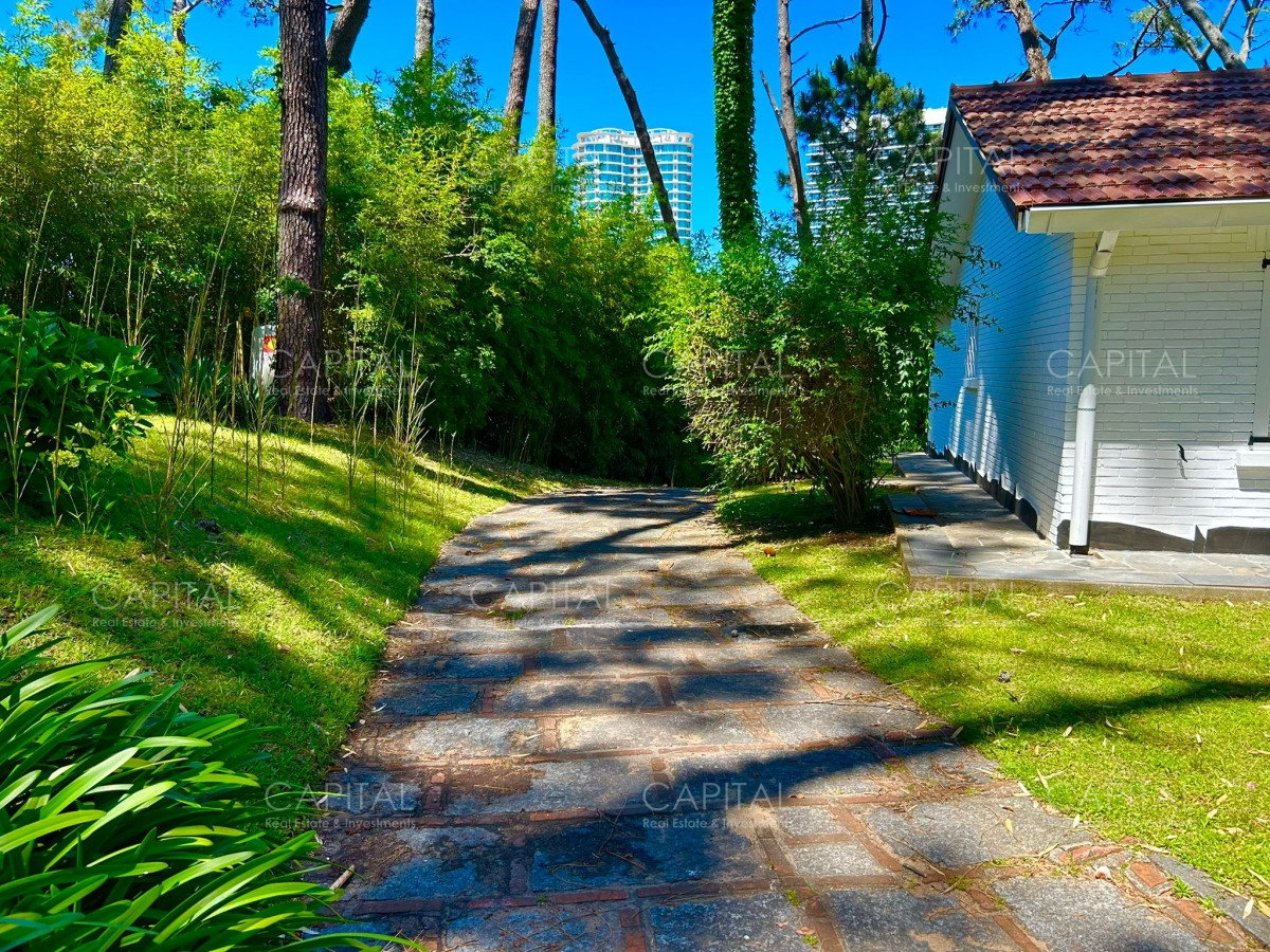 Casa ID.35451 - Importante casa en venta en Playa Mansa.