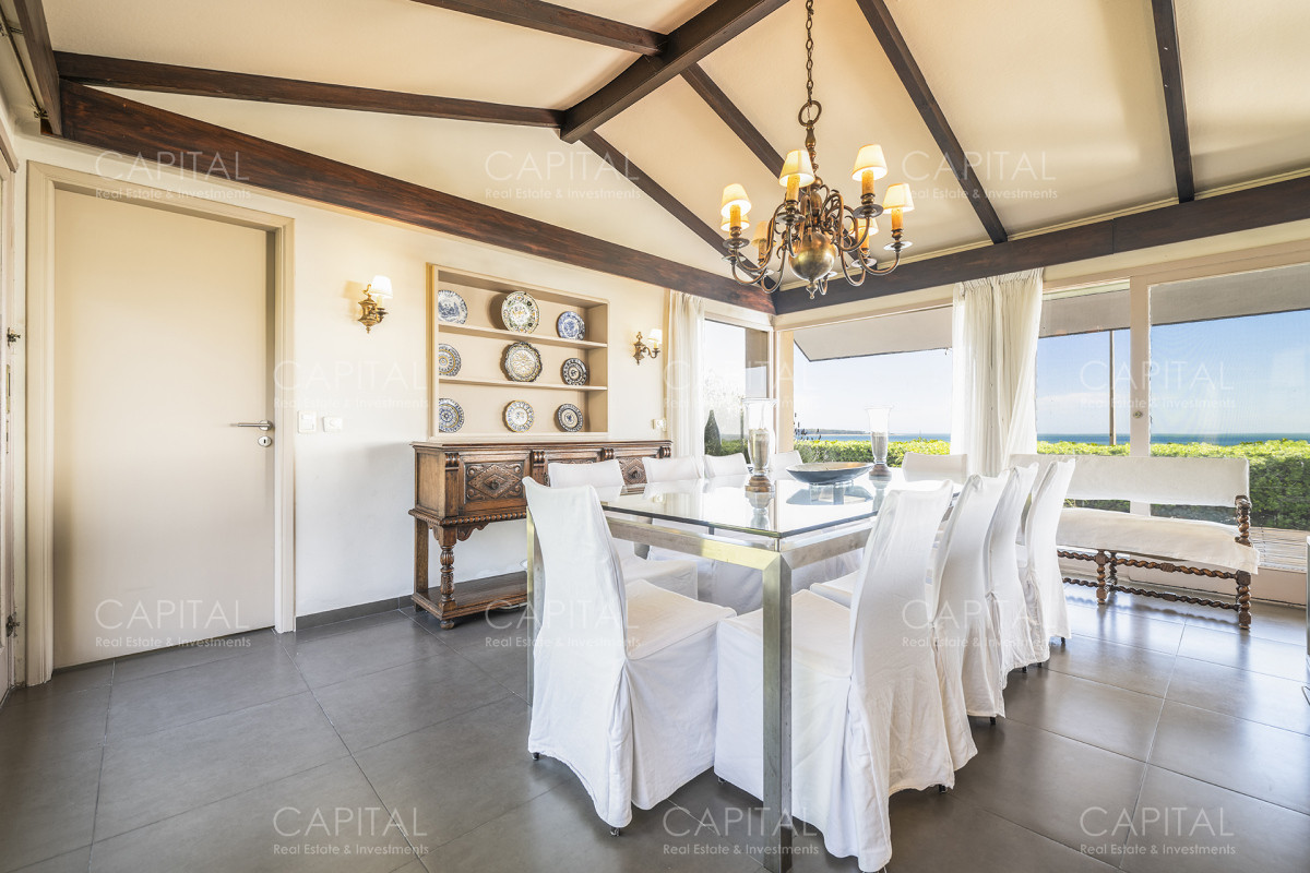 Casa ID.30729 - Casa en Venta Playa Mansa Frente al Mar Cuatro Dormitorios