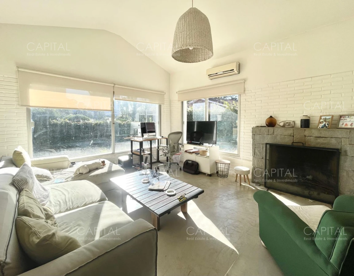 Casa ID.36678 - Casa en Venta de 3 Dormitorios y Servicio en Playa Mansa