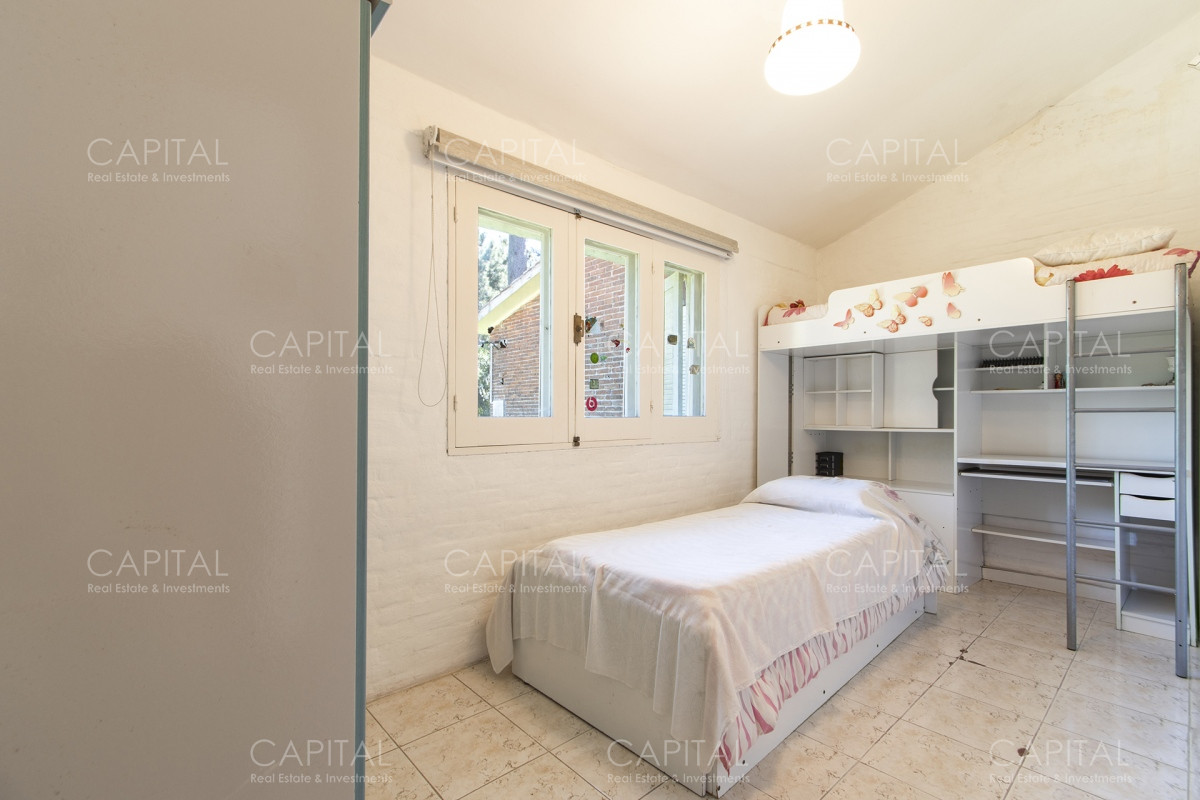 Casa ID.35154 - Casa en Venta en Playa Mansa con más de 3000 m2 de parque.