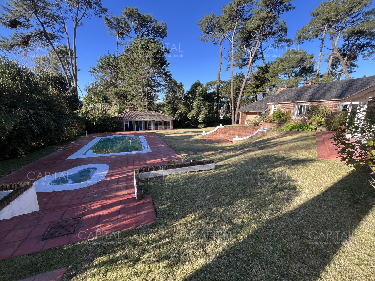 Casa ID.34561 - Casa en Venta Cuatro Dormitorios en Cantegril, Punta Del Este 