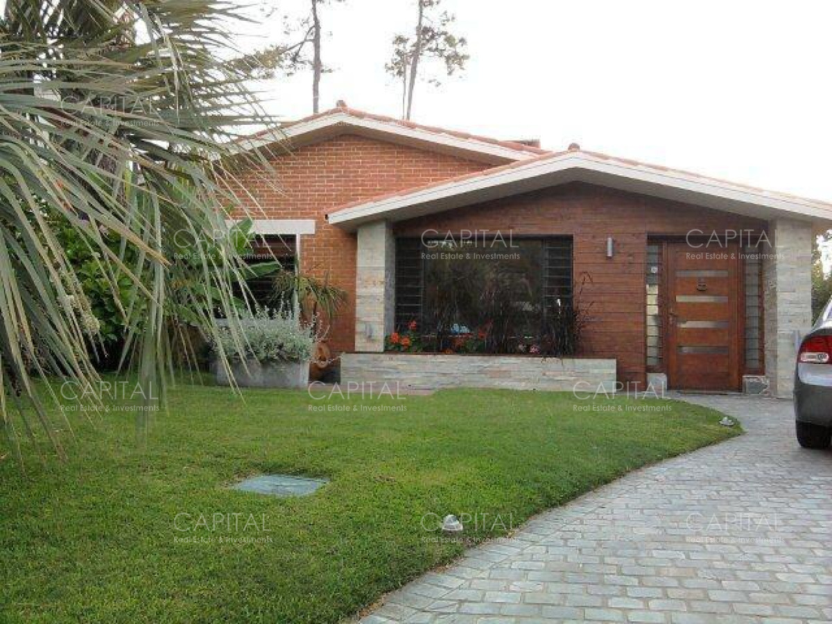 Venta y alquiler de Temporada con Piscina - Playa Mansa. Punta del Este - CCP24862C