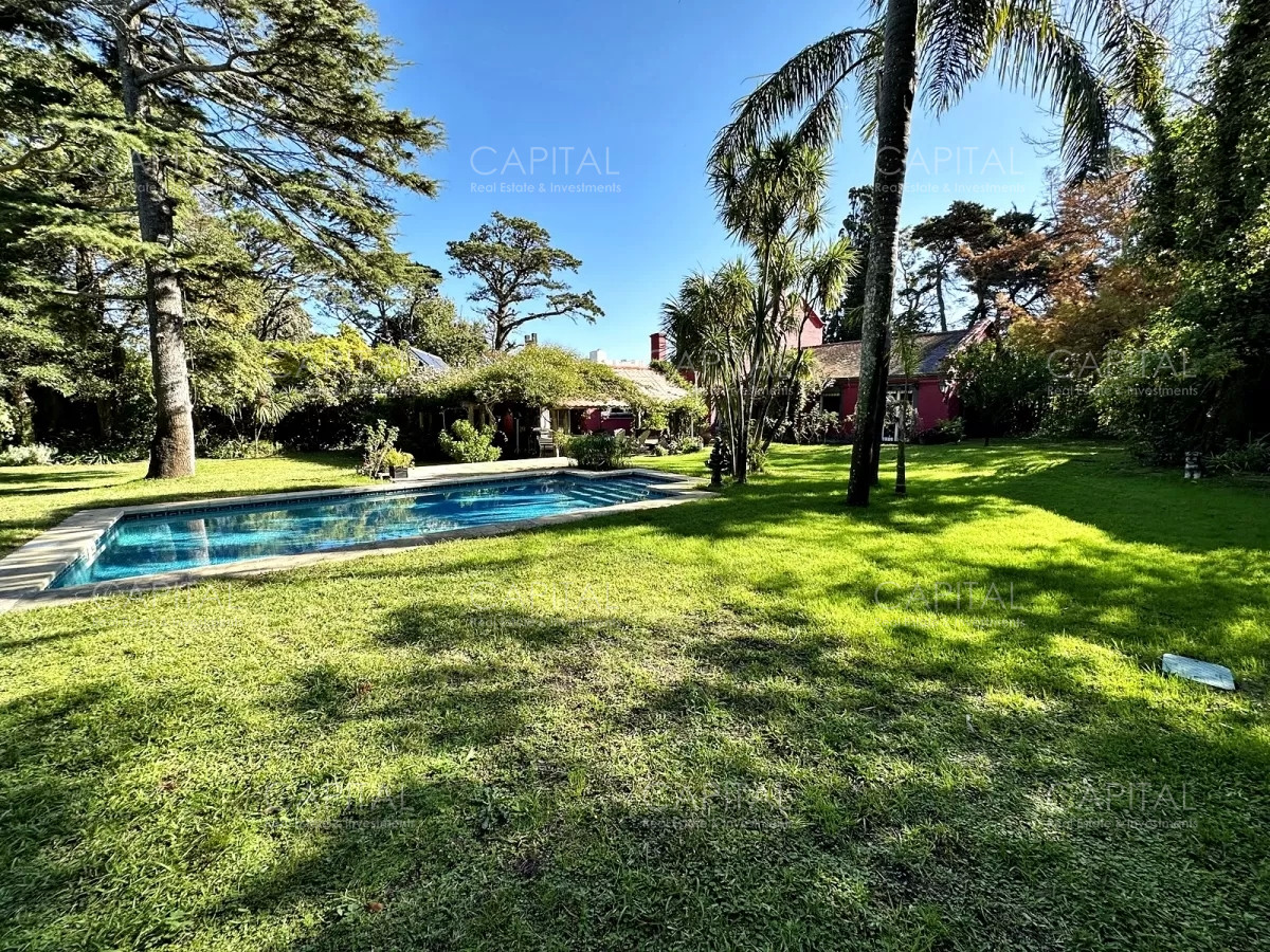 Casa ID.35081 - Casa  en Venta Playa Mansa en venta a 150 metros del mar