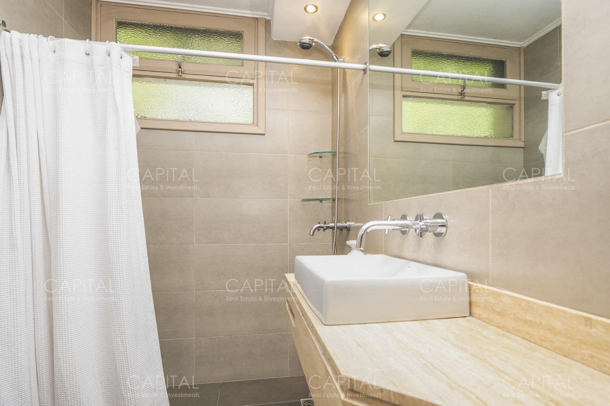 Casa ID.30729 - Casa en Venta Playa Mansa Frente al Mar Cuatro Dormitorios