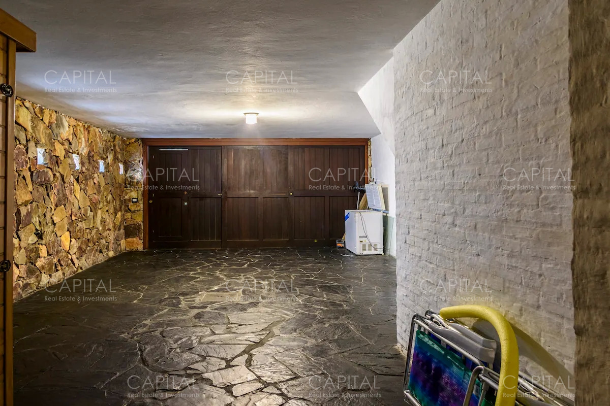 Casa ID.33629 - Casa de seis dormitorios en primera linea frente al mar en Península de Punta del Este