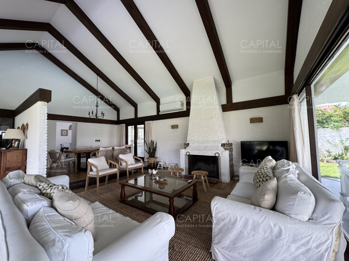 Casa de Cinco Dormitorios en Playa Mansa, photo 2