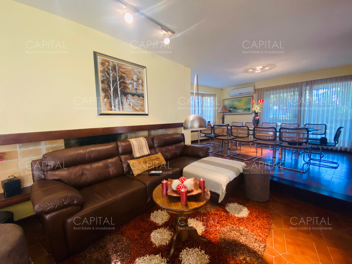 Casa ID.32412 - Residencia de Seis Dormitorios más Dependencia en Barrio Cantegril