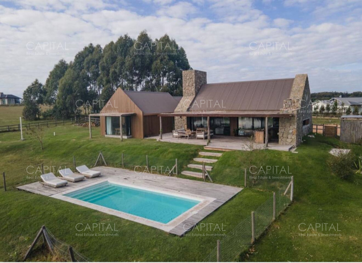 Casa ID.39618 - Casa de 5 dormitorios con piscina en barrio privado