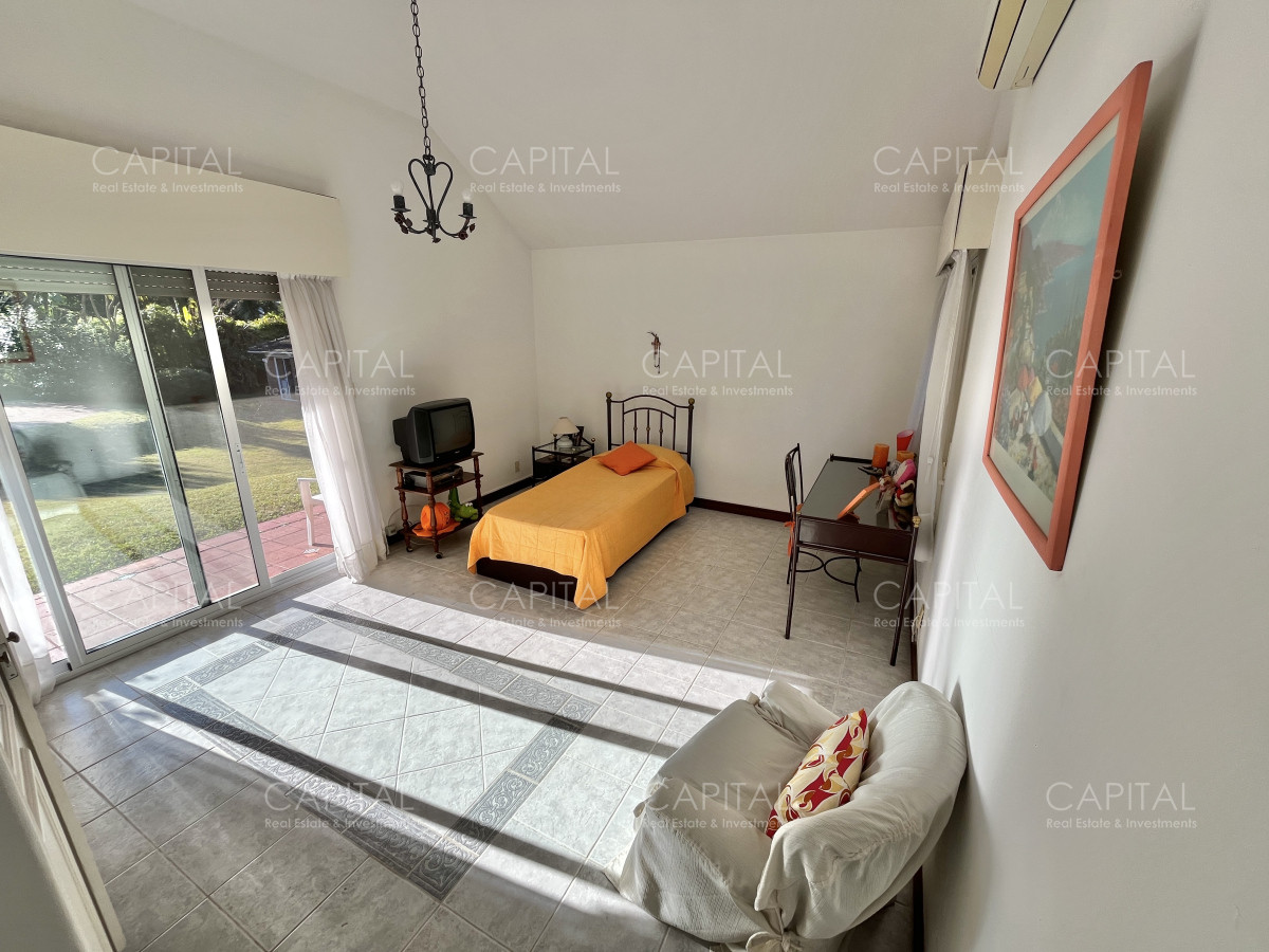 Casa ID.34561 - Casa en Venta Cuatro Dormitorios en Cantegril, Punta Del Este 