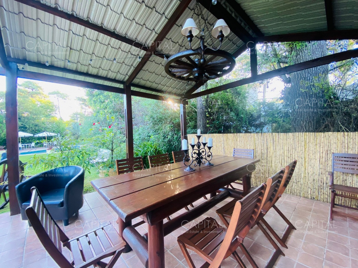 Casa ID.32412 - Residencia de Seis Dormitorios más Dependencia en Barrio Cantegril
