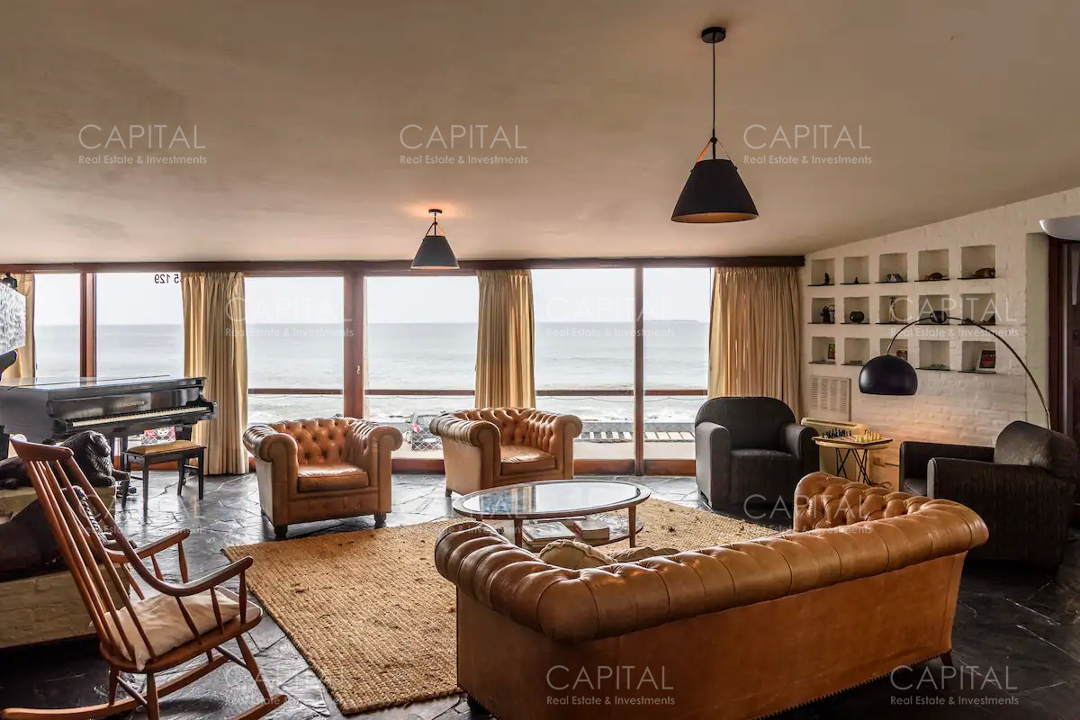 Casa ID.33629 - Casa de seis dormitorios en primera linea frente al mar en Península de Punta del Este