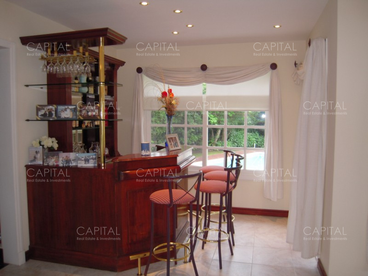 Casa ID.34561 - Casa en Venta Cuatro Dormitorios en Cantegril, Punta Del Este 