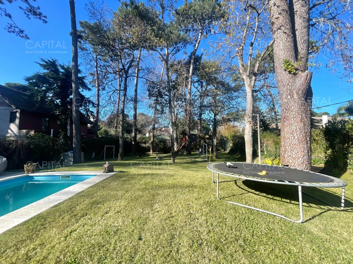 Casa ID.36678 - Casa en Venta de 3 Dormitorios y Servicio en Playa Mansa