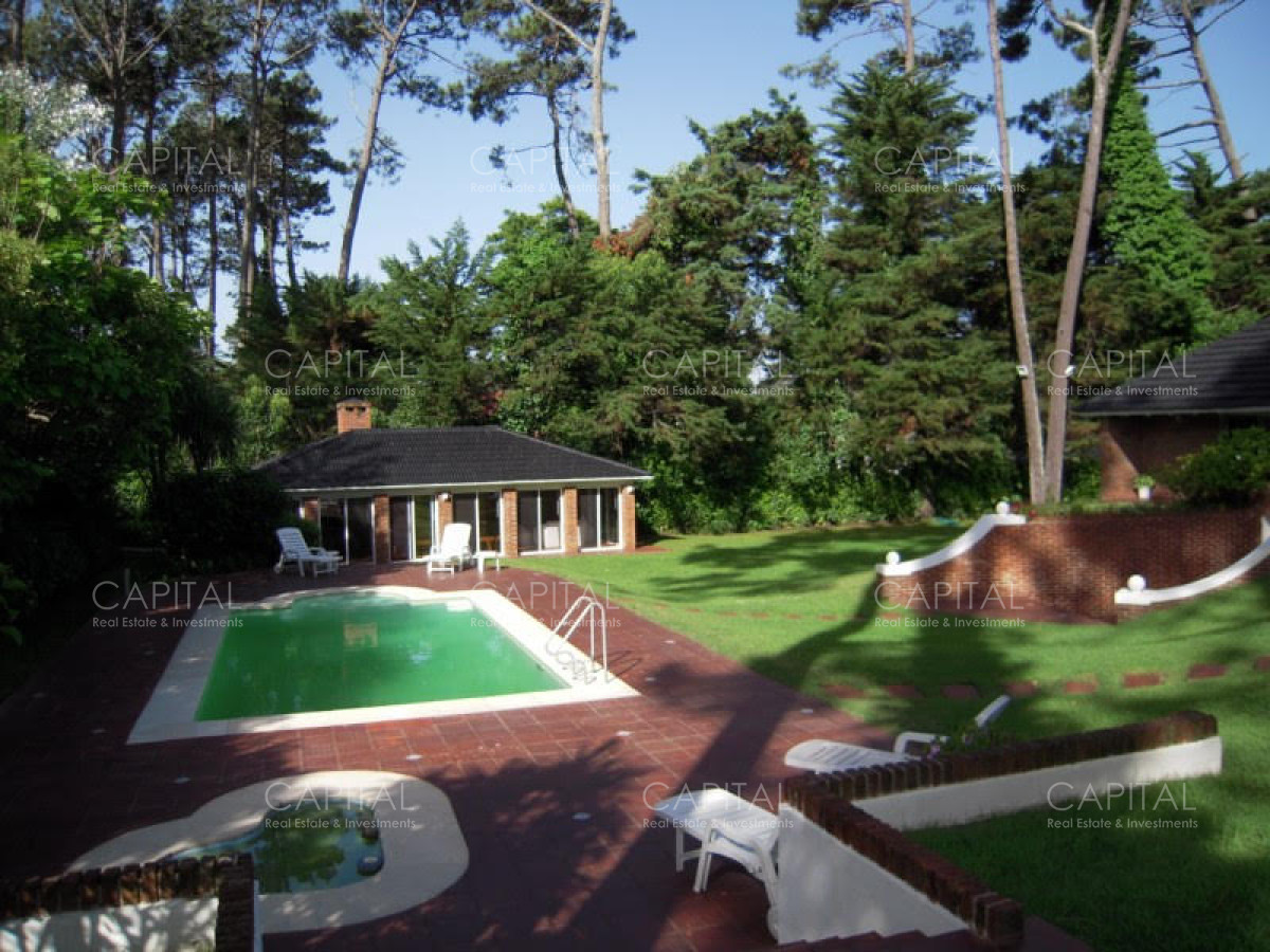 Casa ID.34561 - Casa en Venta Cuatro Dormitorios en Cantegril, Punta Del Este 