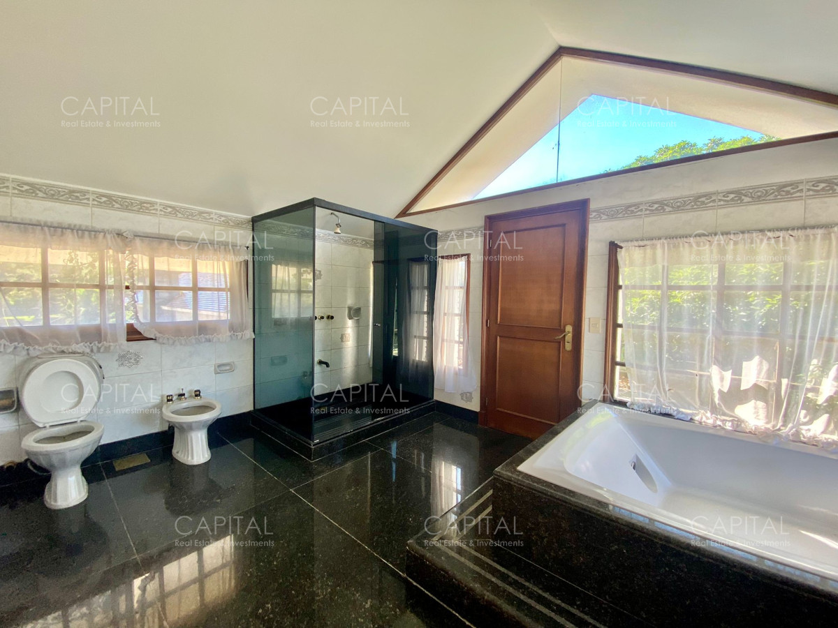 Casa ID.32579 - Casa Frente Al Mar Punta del Este en Venta