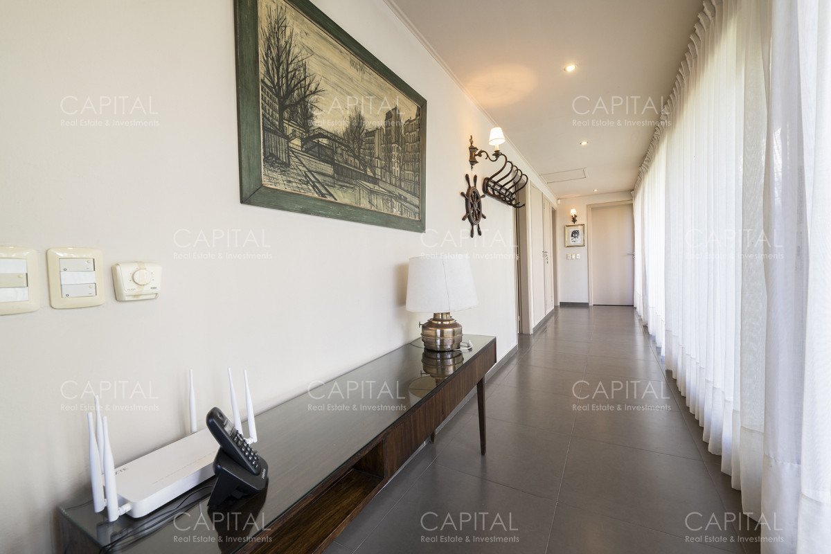 Casa ID.30729 - Casa en Venta Playa Mansa Frente al Mar Cuatro Dormitorios