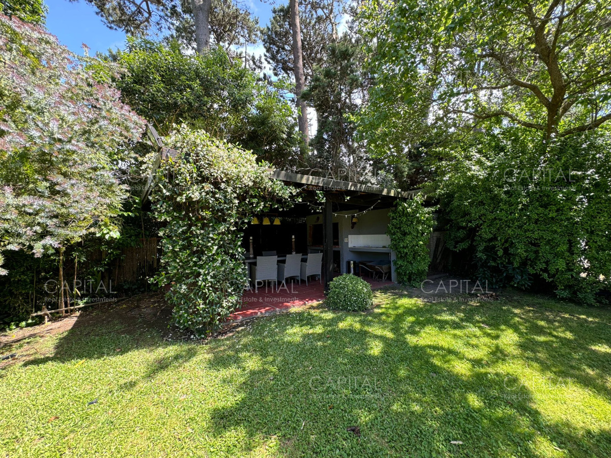 Casa ID.28553 - Casa de 5 dormitorios en Barrio Lugano, Punta del Este