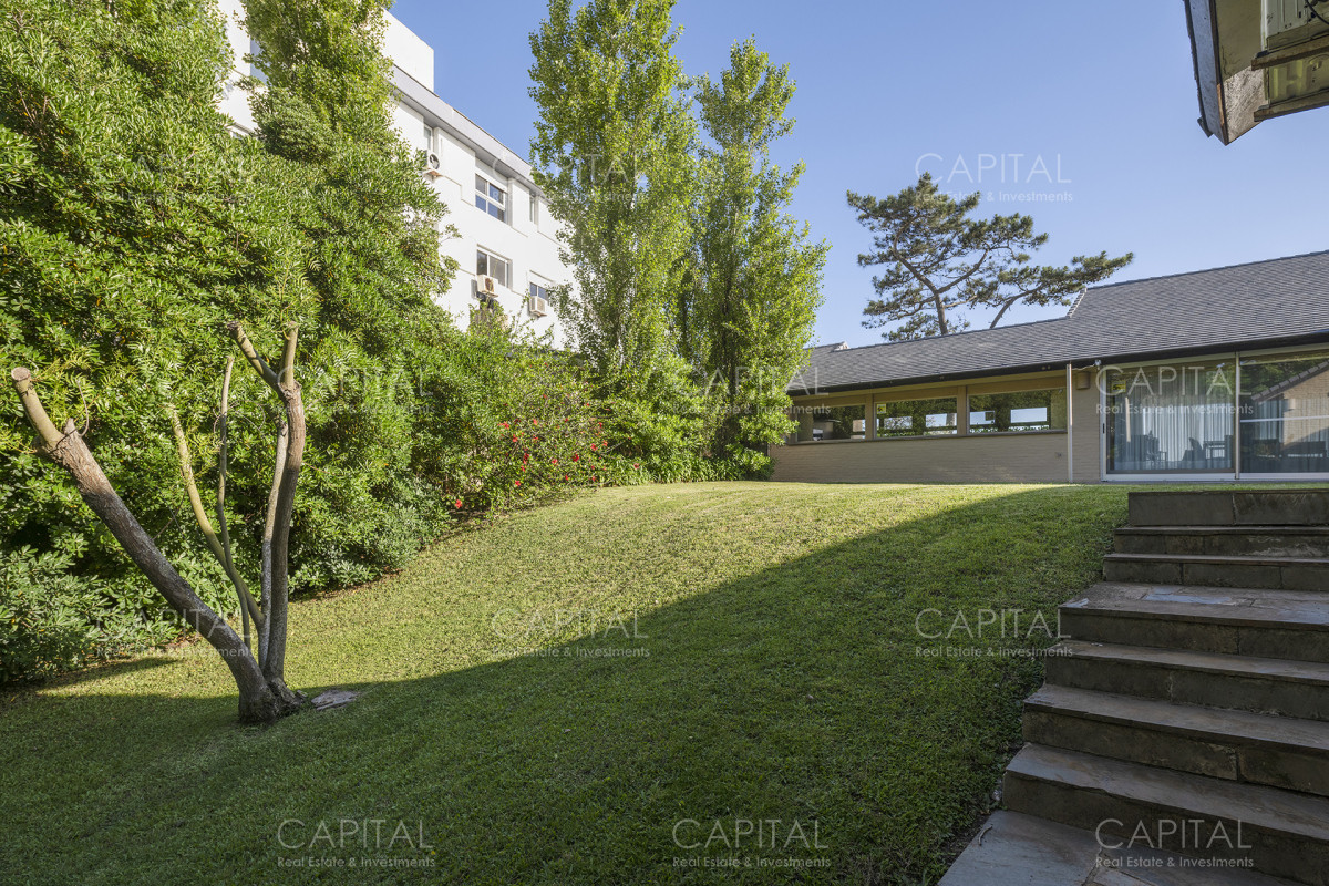 Casa ID.30729 - Casa en Venta Playa Mansa Frente al Mar Cuatro Dormitorios