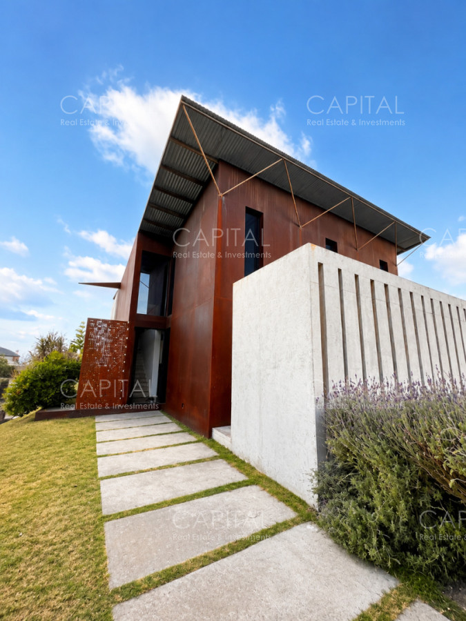 Moderna casa en venta en Punta Piedras Manantiales con vista al mar