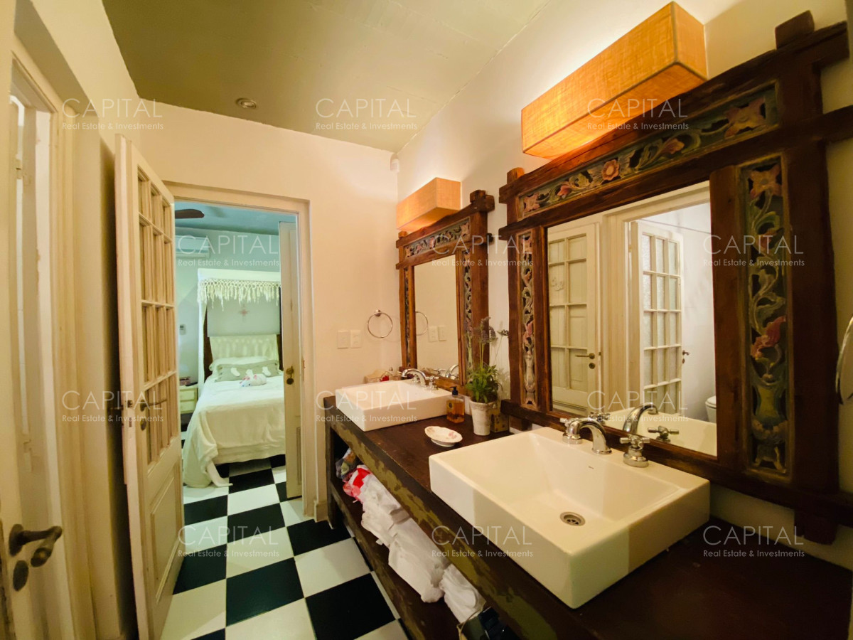 Casa ID.32315 - Casa en Venta Frente al Mar Ocho Dormitorios + Dependencia de Servicio - La Barra