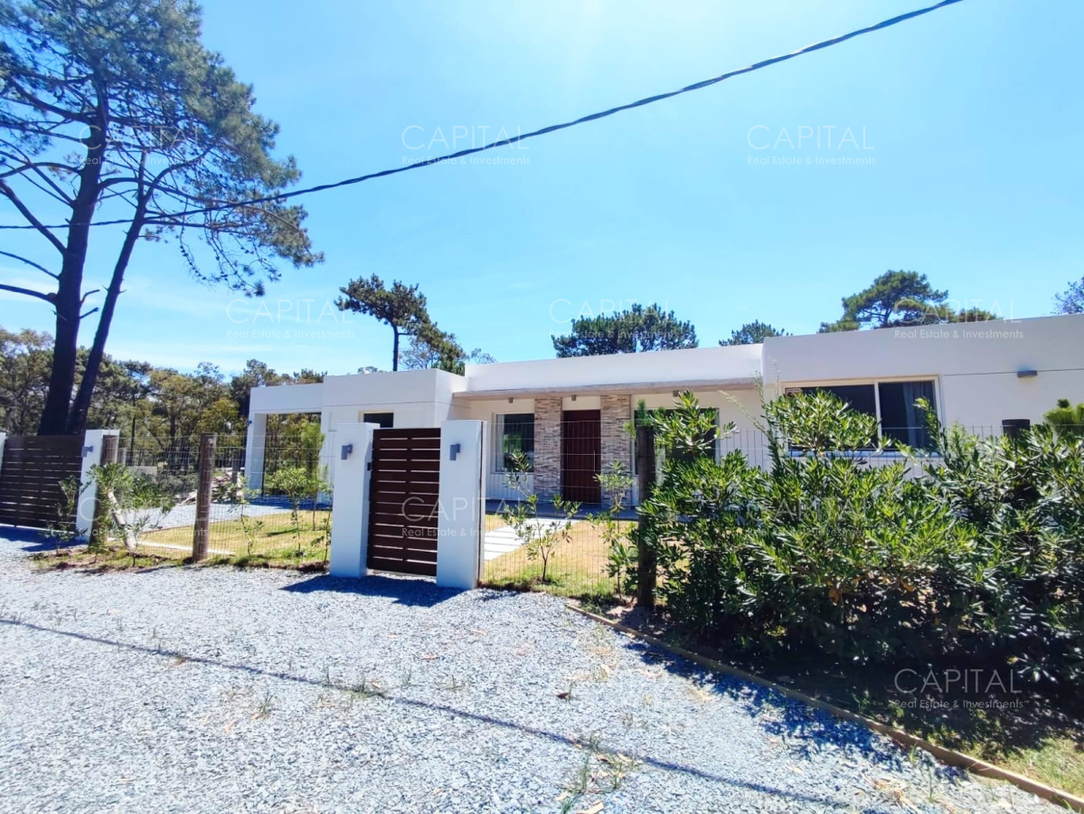 Casa ID.36509 - Casa en venta en La Barra con piscina y parrillero 