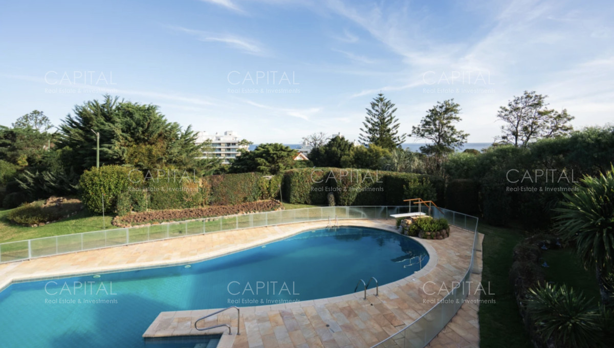 Casa ID.39114 - Mansion en Venta en Playa Mansa Punta del Este