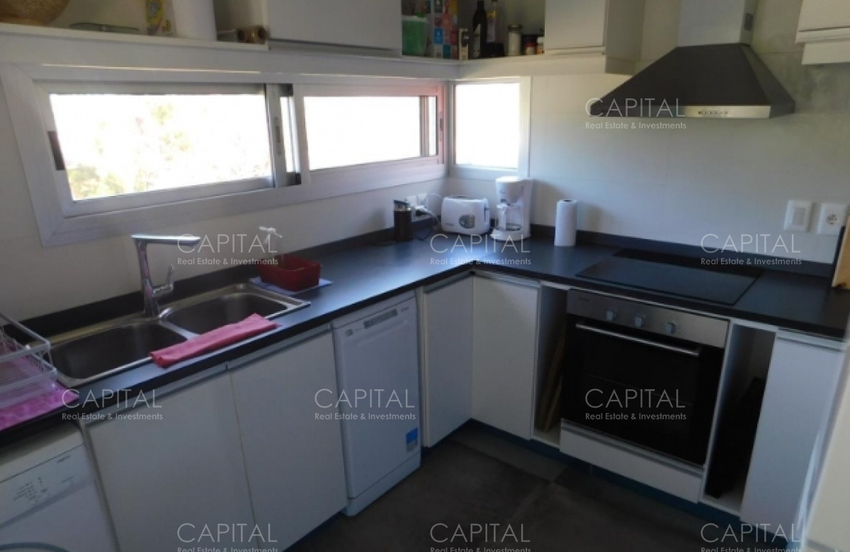 Casa ID.30088 - Muy buena casa en venta Construcción de muy buena calidad con pisos en porcelanato símil hormigón