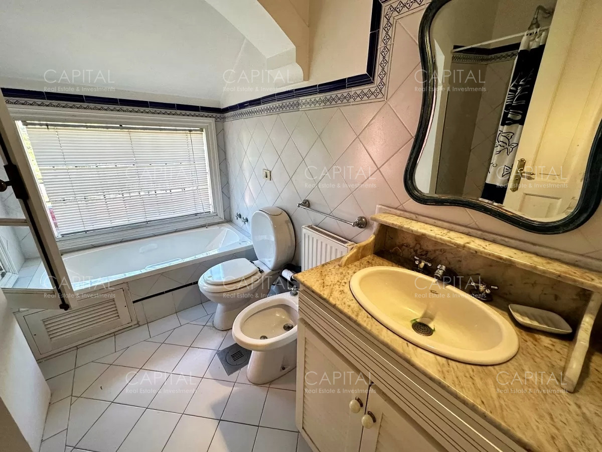 Casa ID.35081 - Casa  en Venta Playa Mansa en venta a 150 metros del mar