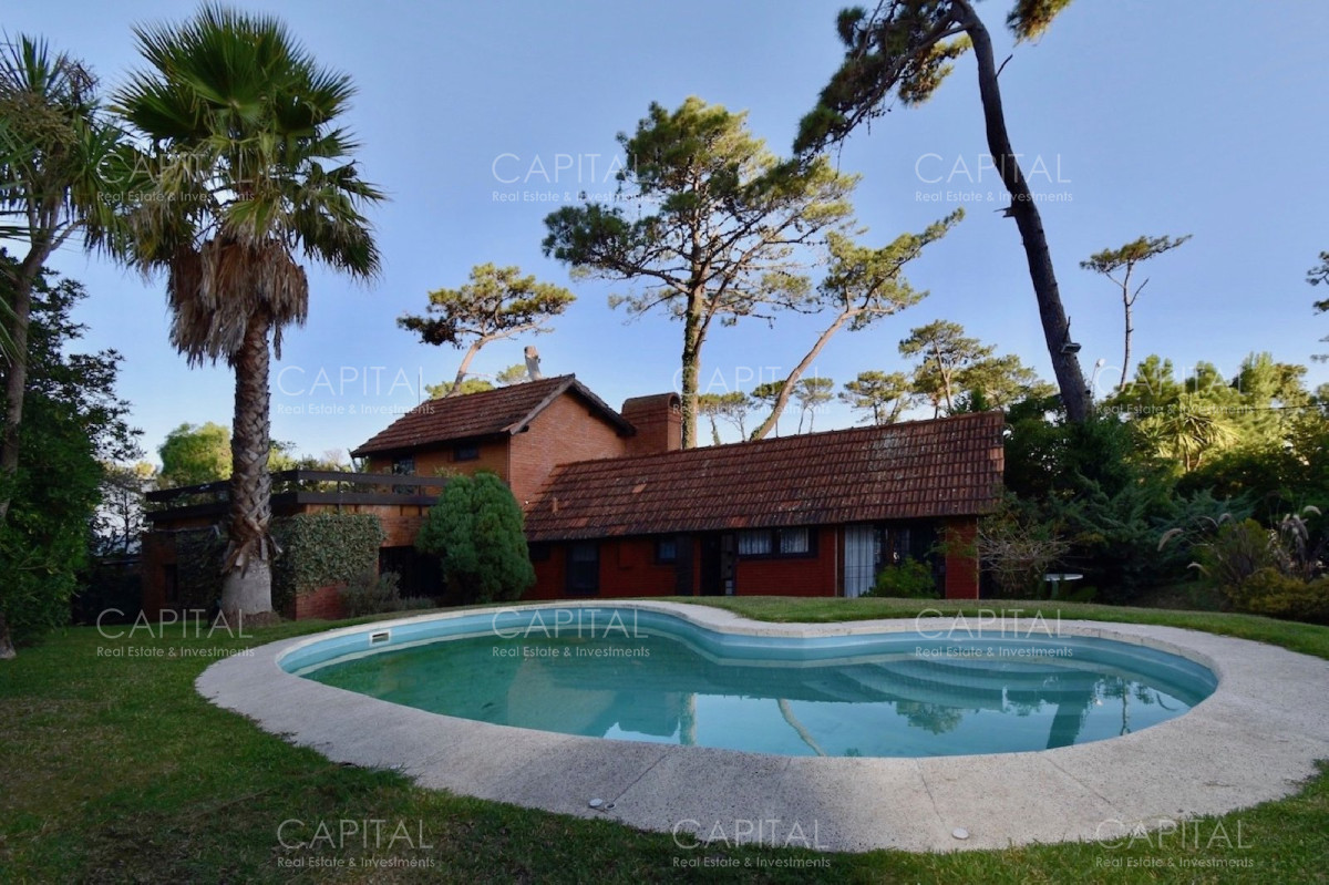 Casa ID.24811 - Casa en Playa Mansa de Cuatro Dormitorios en Venta Punta del Este