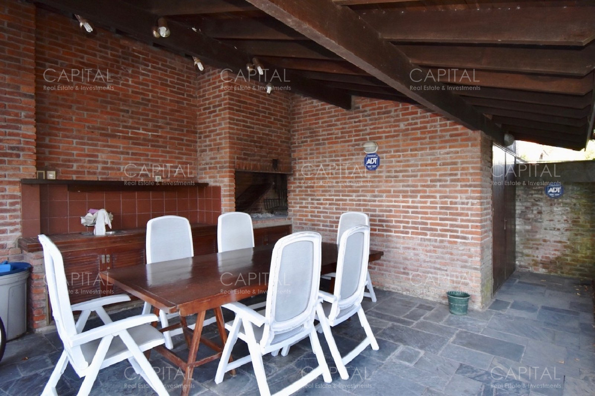 Casa ID.24811 - Casa en Playa Mansa de Cuatro Dormitorios en Venta Punta del Este